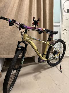 （分類：）位於 。 由 seek_sneaker_ 提交（商品編號 1241113743，圖片 1）。簡介： 。