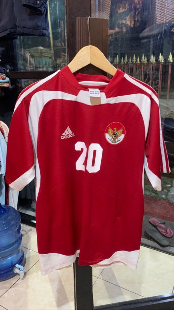 Jersey Timnas Indonesia, Fesyen Pria, Pakaian , Atasan di Carousell