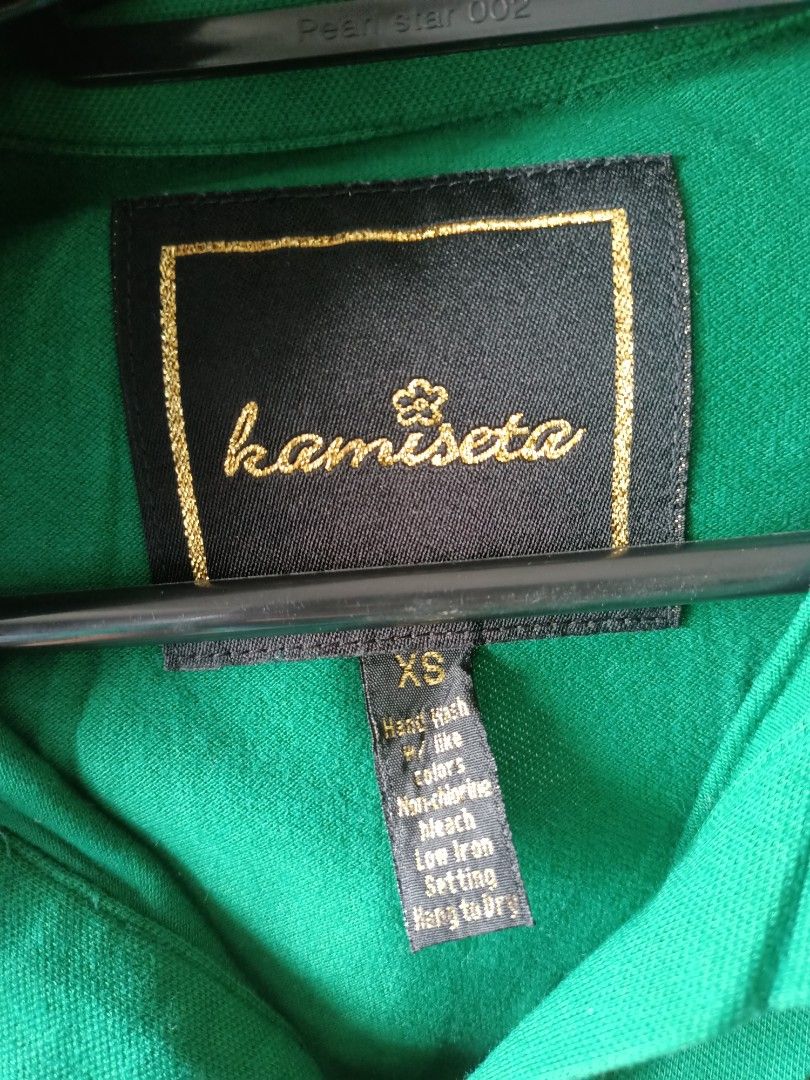 Kamiseta Polo Shirt (Category: Blouses) located in Manila. Submitted by declutterwithiska (Listing ID 1241129508, Image 2). Description: XS on tag but fits small to medium frame.