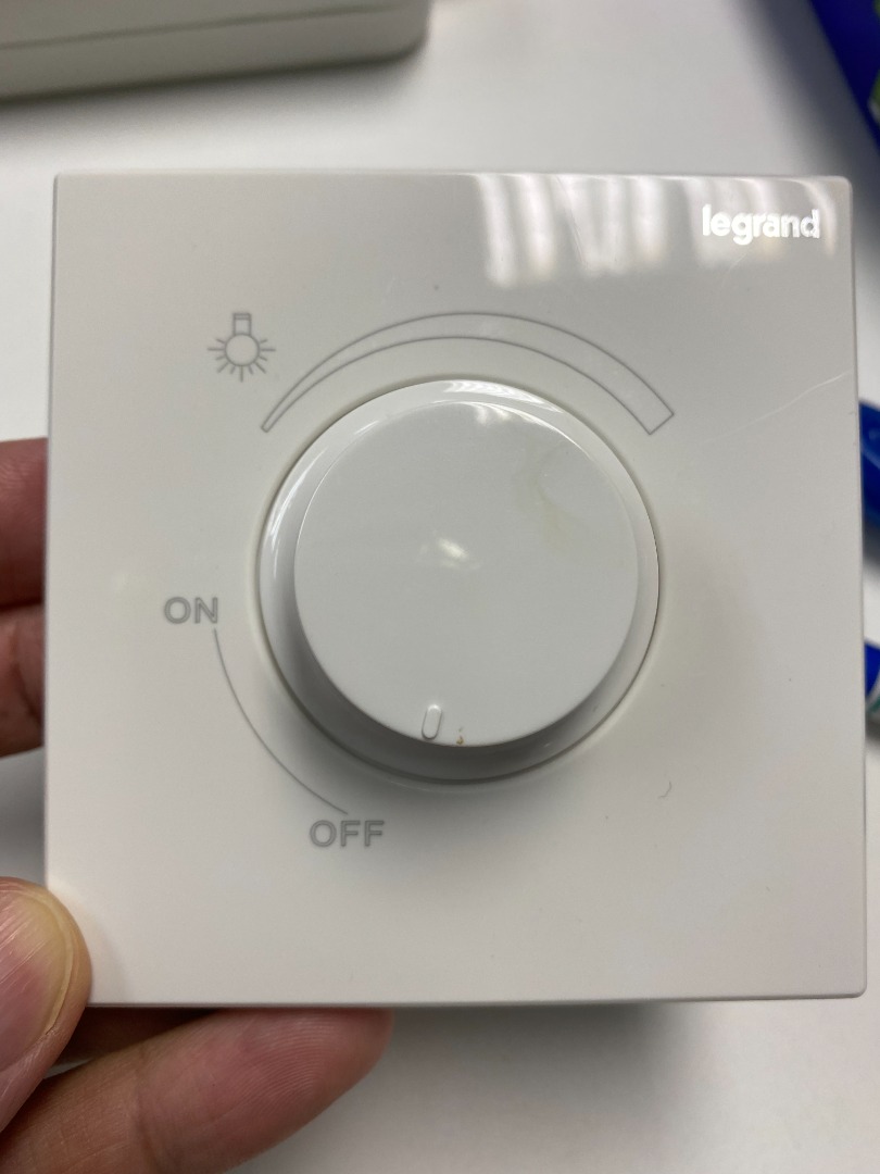 Legrand Dimmer Switch (White), 家庭電器, 轉插器及插頭 Carousell
