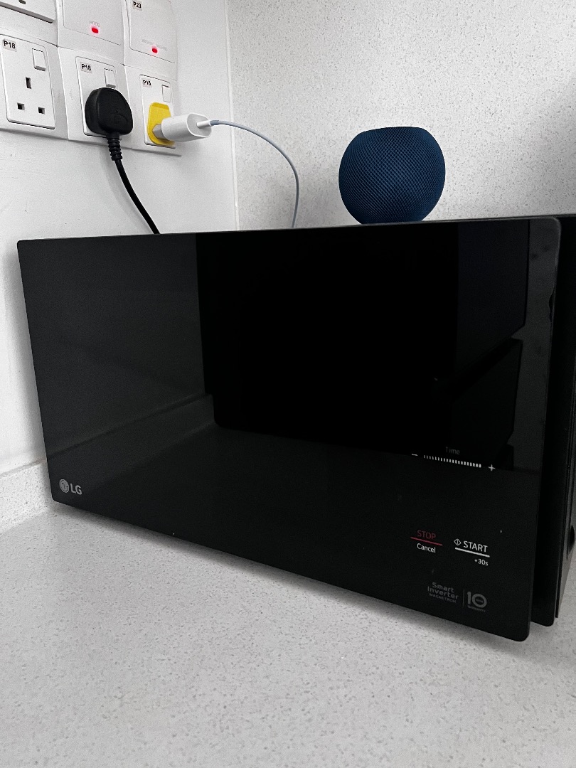 LG Smart Inverter MS2595DIS (25L) Microwave Oven Black, TV & Home