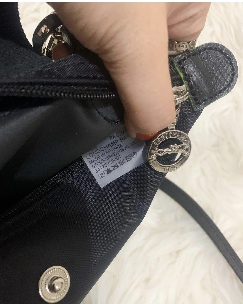 Longchamp Mini Pouch Black (Category: Luxury Bags & Wallets) located in Tarlac. Submitted by selinakylie (Listing ID 1241093178, Image 3). Description: Brand new & complete inclusions. One of the trending colors! .