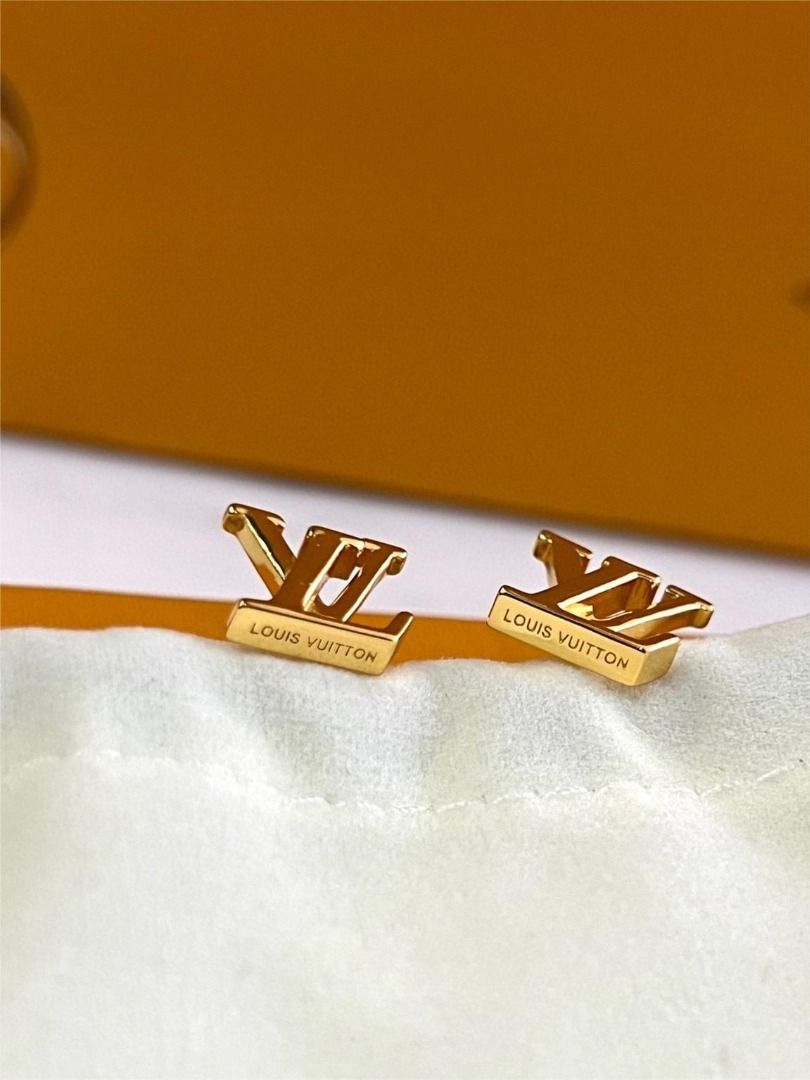 LV Wood Earrings, 名牌, 飾物及配件- Carousell