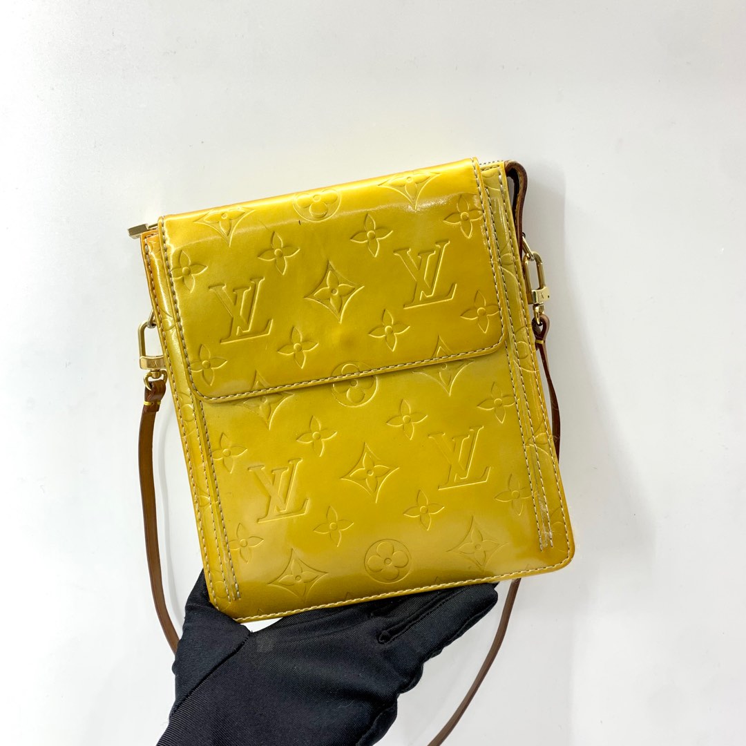 Mott patent leather crossbody bag Louis Vuitton Yellow in Patent