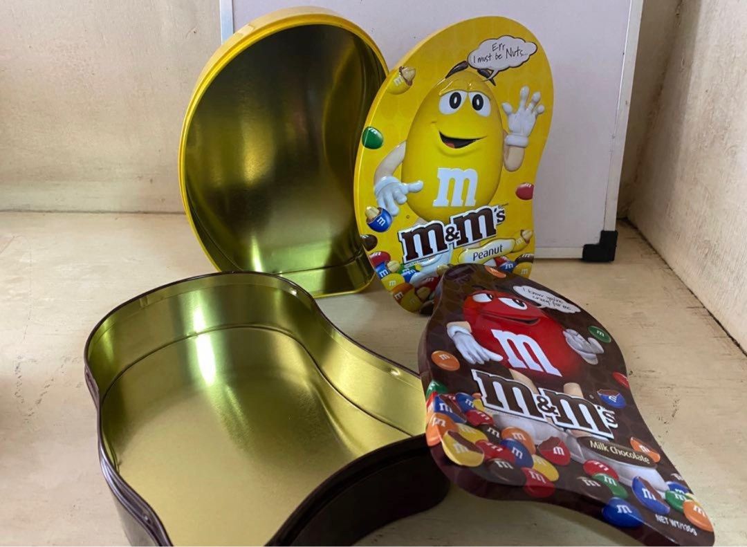 M&M collectible tin can and figurines on Carousell