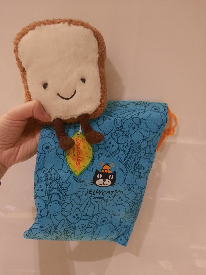 [new] 全新Small size Jellycat Amuseable Toast bread plush toy 微笑系列方包/多士公仔(小號), 興趣及遊戲, 玩具 & 遊戲類
