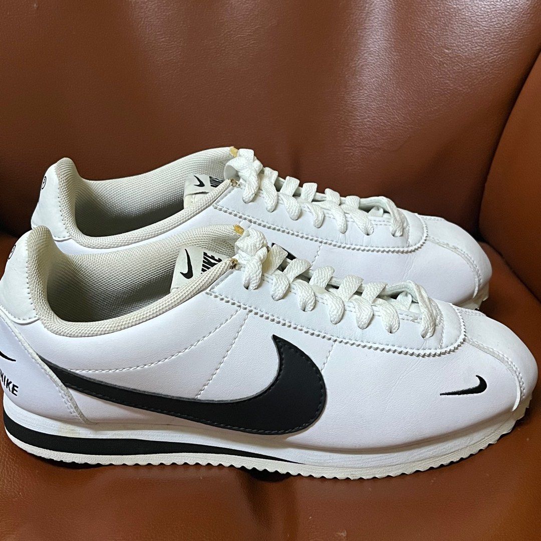 Nike cortez store black swoosh