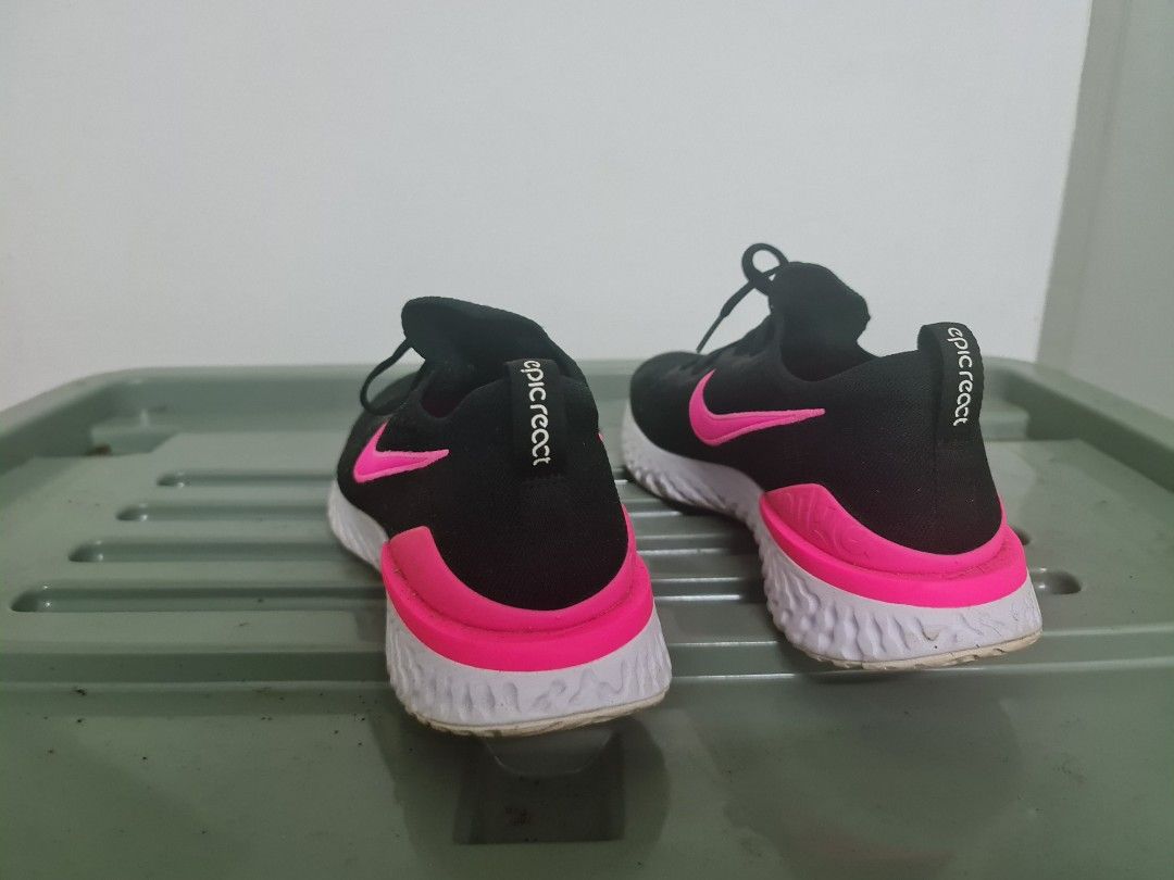 Nike Epic React (Category: Sneakers) located in Bangi. Submitted by ayip83 (Listing ID 1241032901, Image 3). Description: -Great condition 9.5/10 -Size 10.5US -The outsole and insole like new -No any scratch or torn -2 colours black and pink.