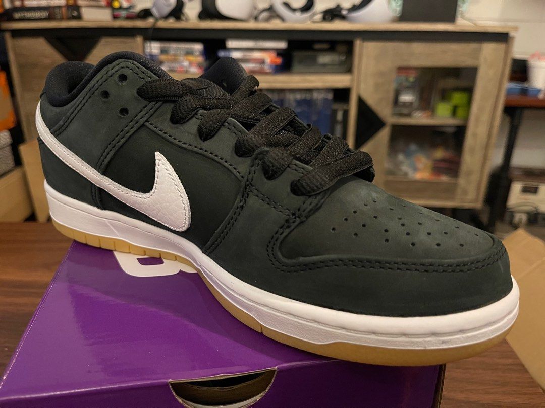 dunk low black gum