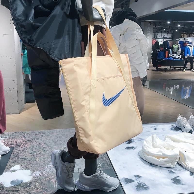 Nike Sportswear Futura Luxe Tote Bag, Women's Fashion, Bags & Wallets, Tote  Bags on Carousell