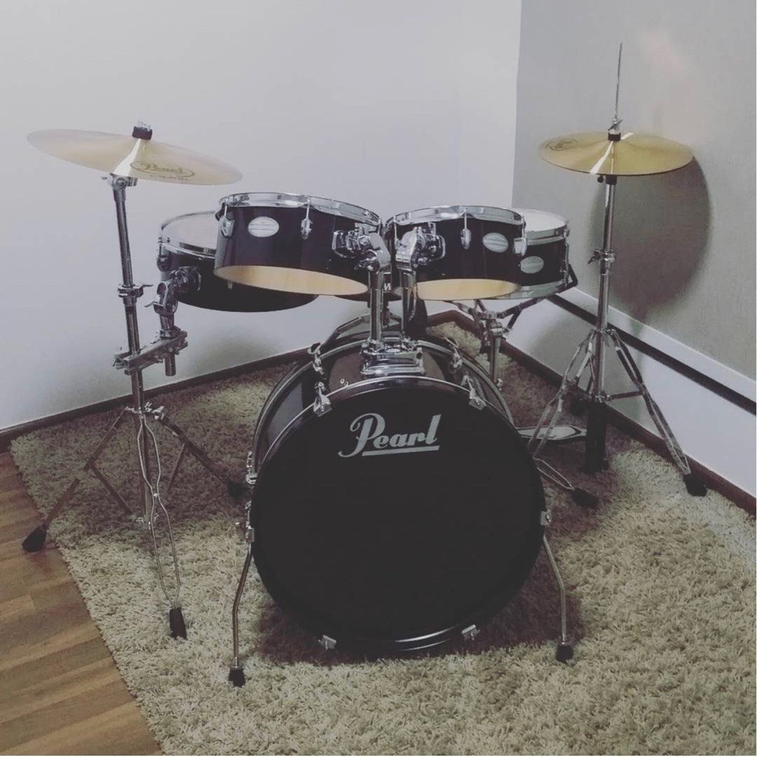 Pearl Rhythm Traveller Drum Set with Tama limited edition Throne, Hobbies & Toys, Music & Media