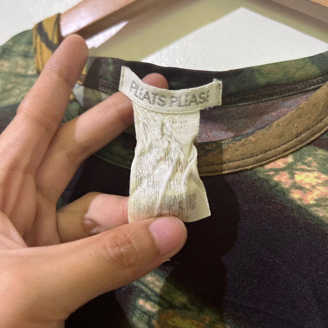 PLEATS PLEASE | ISSEY MIYAKE (Category: Luxury Apparel) located in Cavite. Submitted by wear.xaris (Listing ID 1241025067, Image 2). Description: issue: snag ; loose stitching.