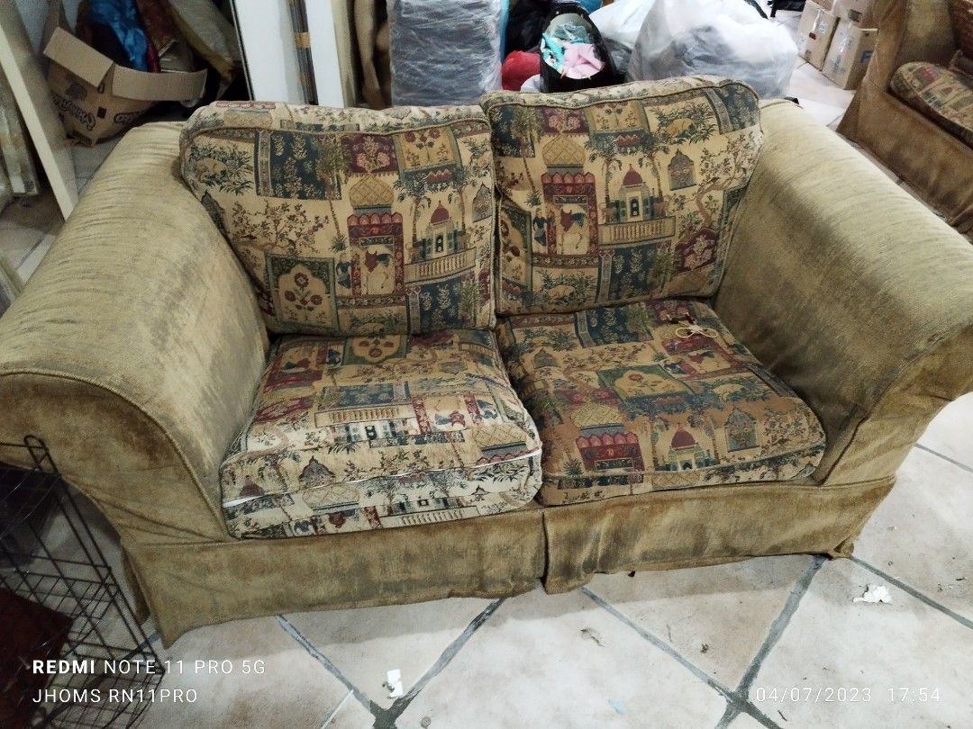 Pre Loved Sofa Set Rm500 nego, Furniture & Home Living, Furniture