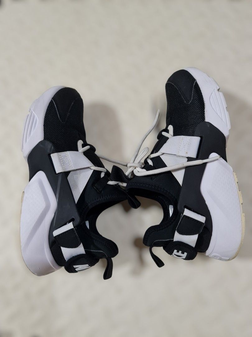 Preloved Original Nike Air Huarache City Low Black White Women s Fashion Footwear Sneakers on Carousell