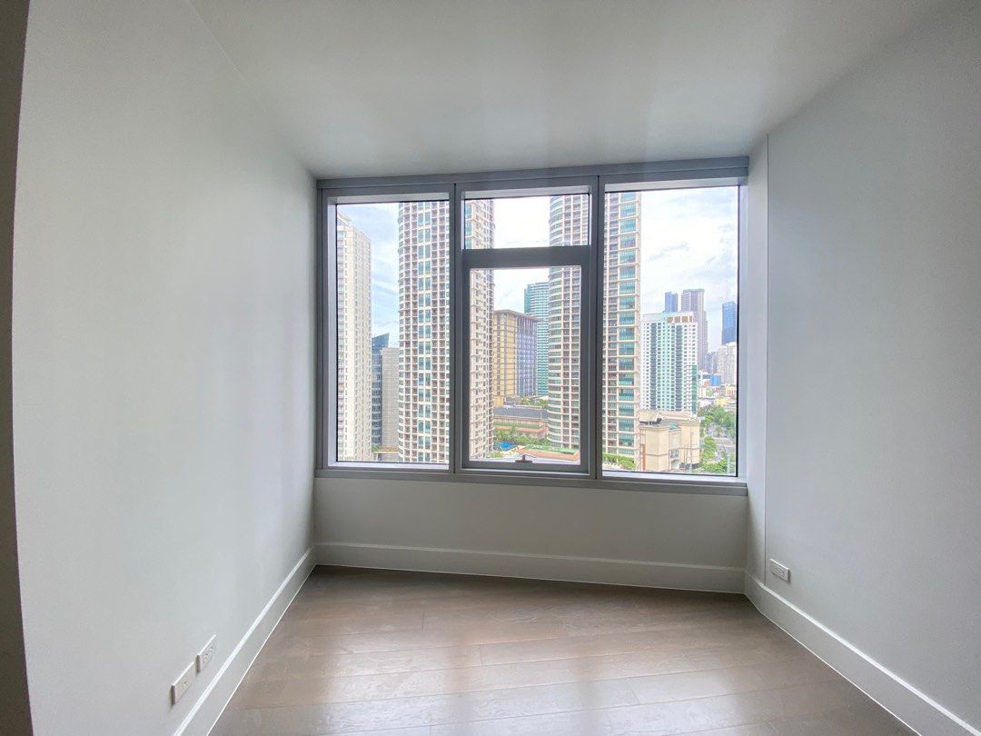 Proscenium 3 BR For Sale Corner unit Facing Amenities near Edades