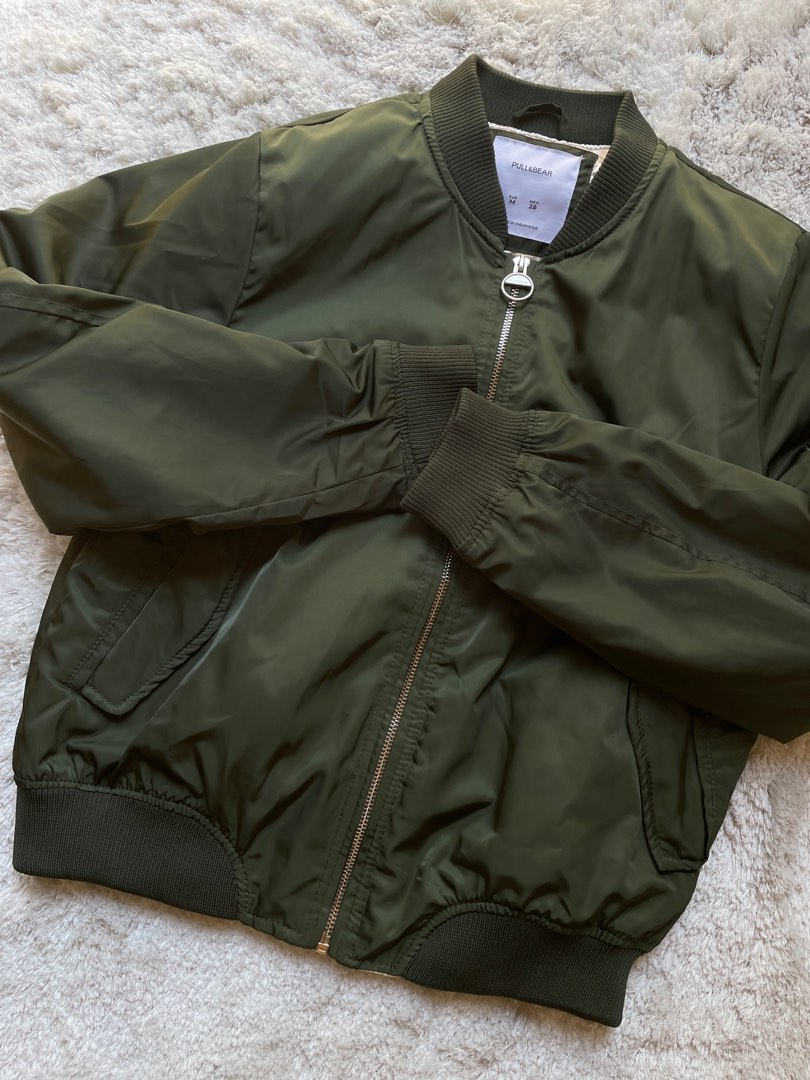 Pull and bear green bomber jacket deals