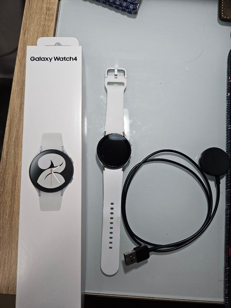 Galaxy discount watch white