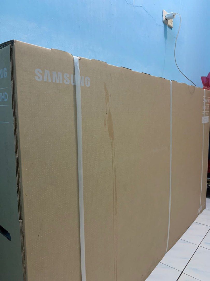 Samsung smart tv 70 inch 4k crystal UHD BU8100 on Carousell