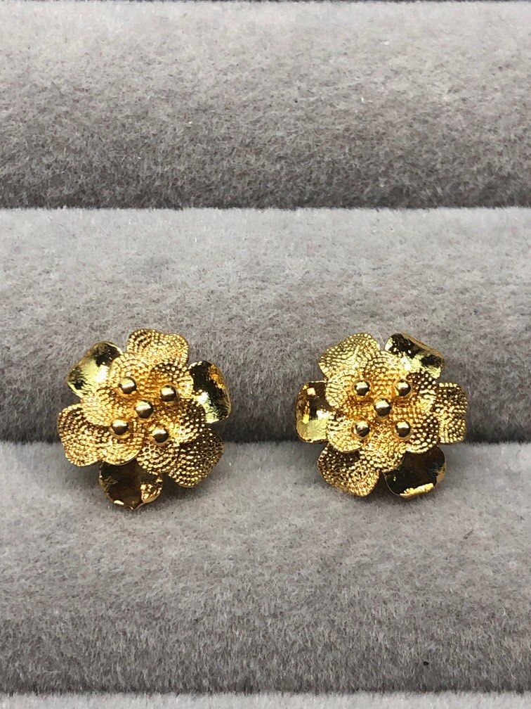 Gold flower on sale earrings design