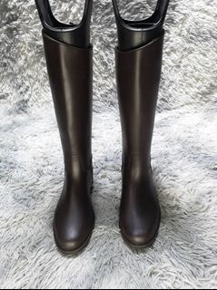 Share:  0 Brown Glossy Leather Knee Boots