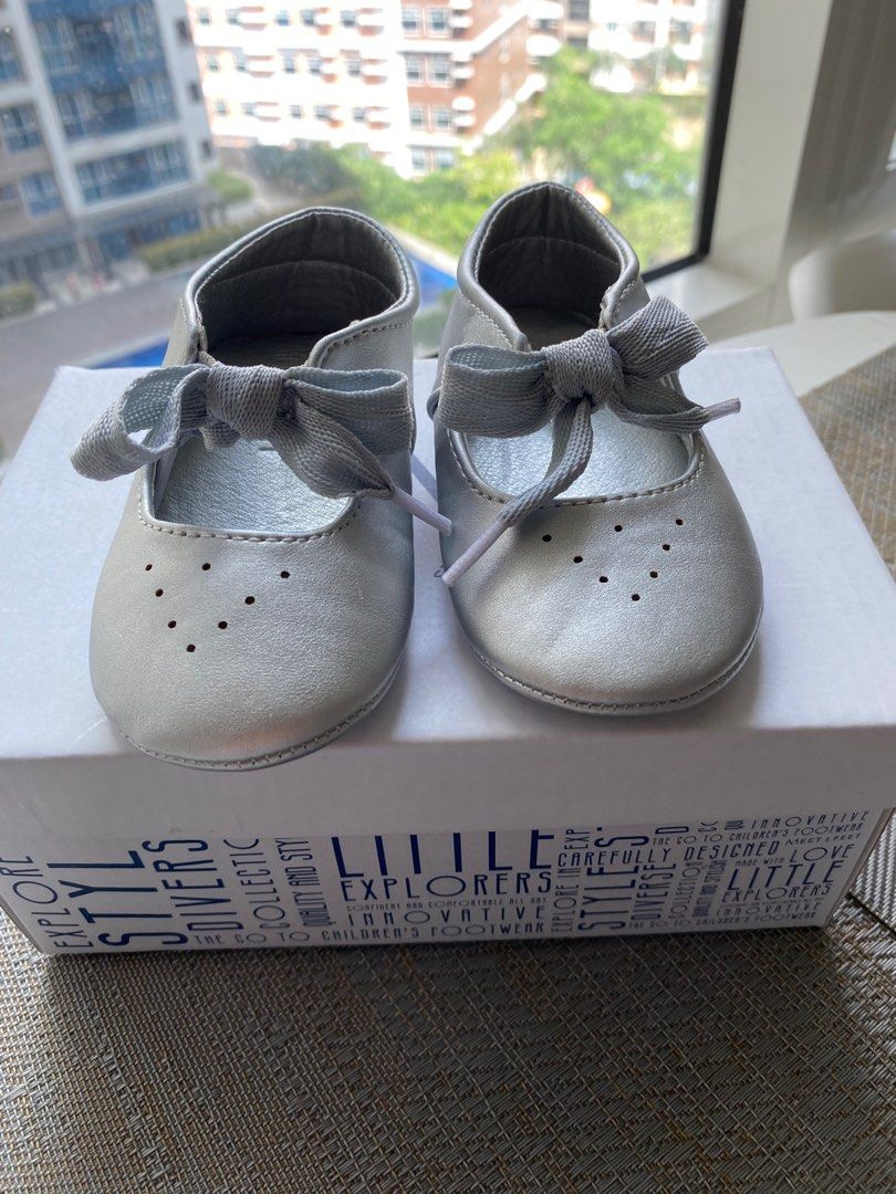 Silver infant shoes size 4 deals