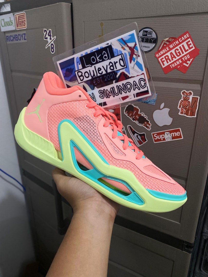 Lemonade pink jordan best sale 12