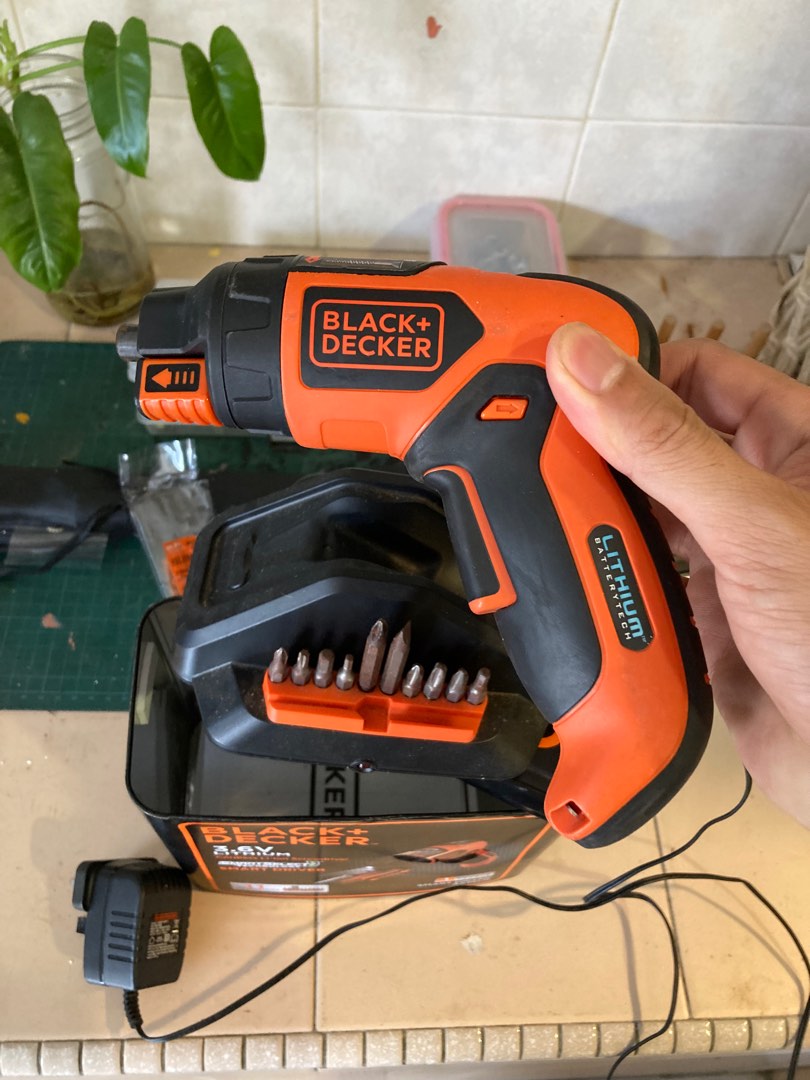 Black & outlet decker smart driver