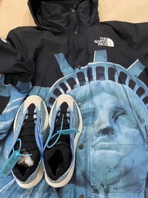 Supreme Week 10 x The North FaceStatue of Liberty Mountain Jacket