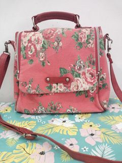 Tas selempang ala sakroots