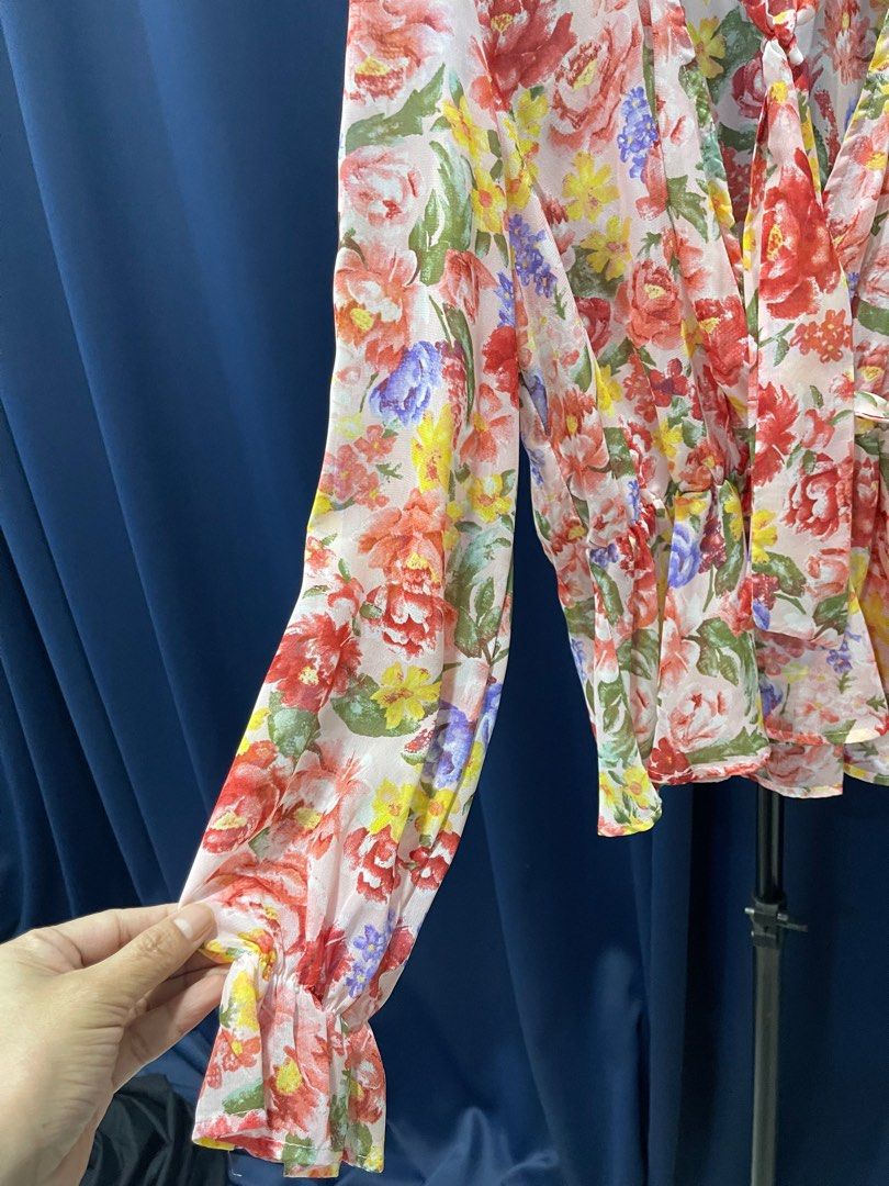 Top (Category: Blouses) located in Seberang Perai. Submitted by hasriza13 (Listing ID 1241099686, Image 3). Description: .