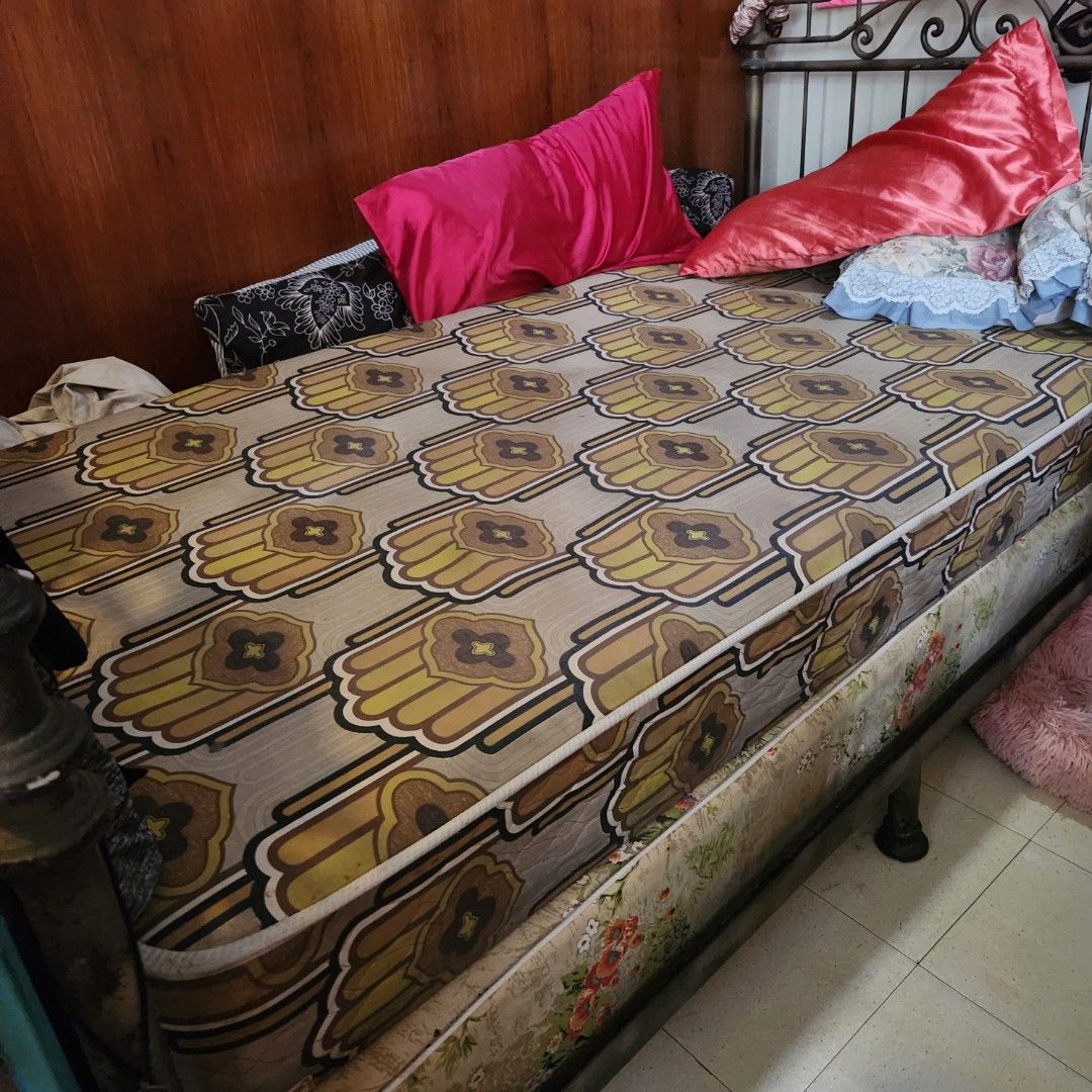 Used twin mattress near me outlet