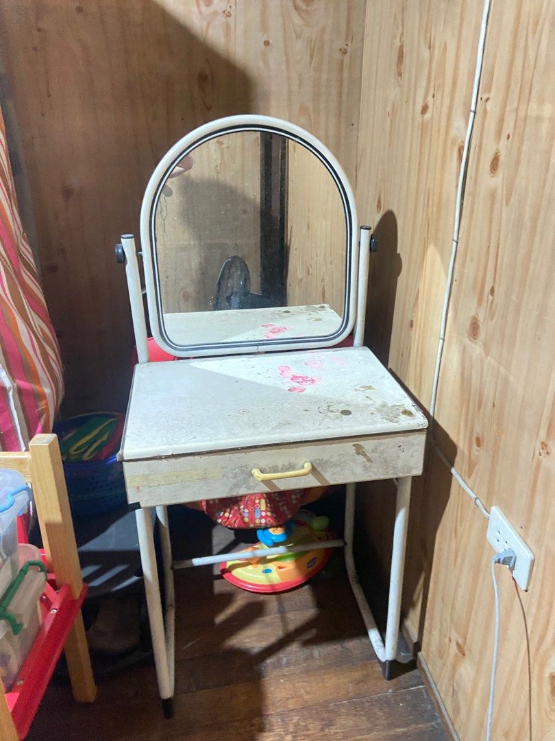 Used vanity mirror on Carousell