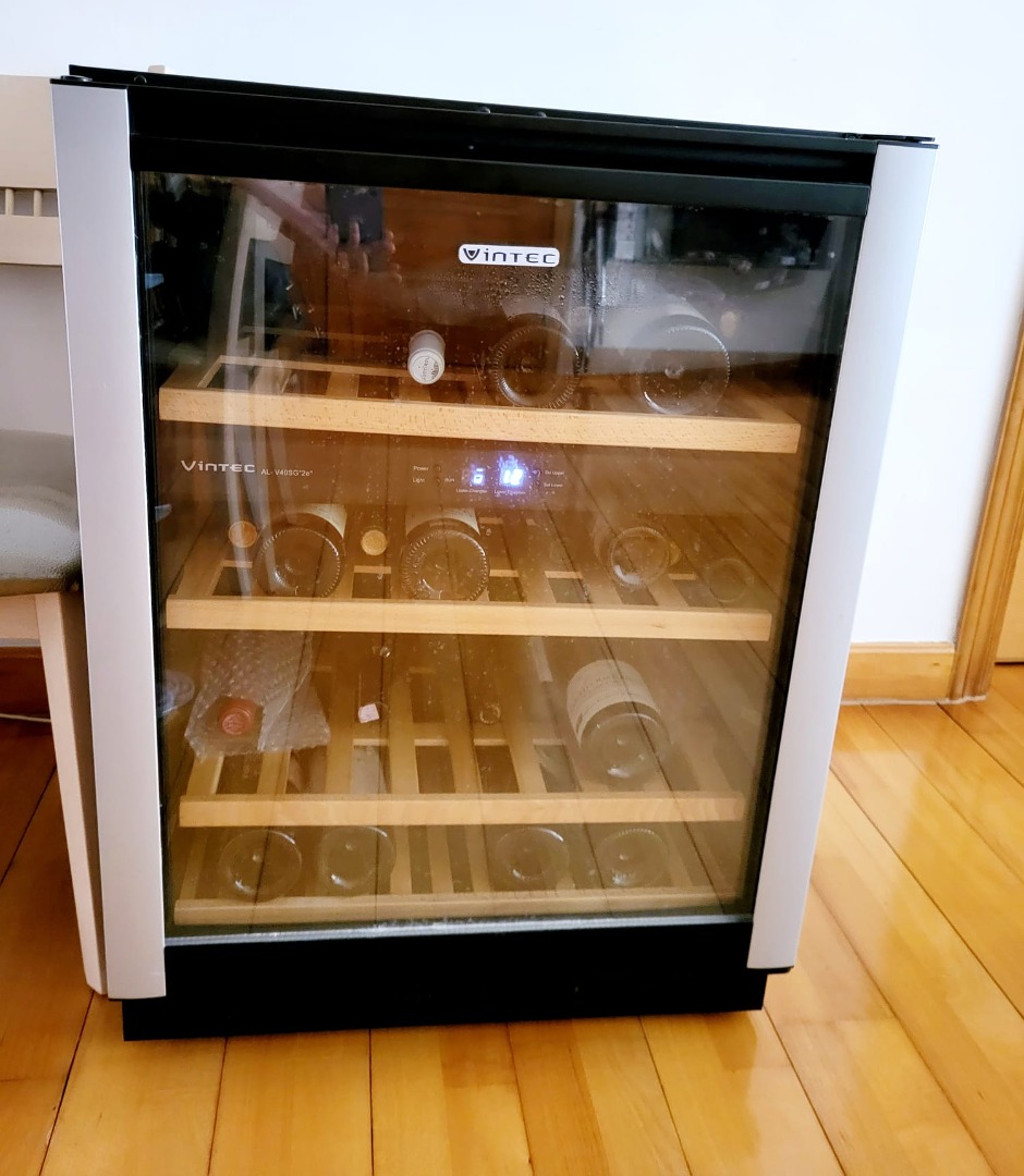 Vintec Wine Fridge, 家庭電器, 廚房電器, 酒窖及存倉 Carousell