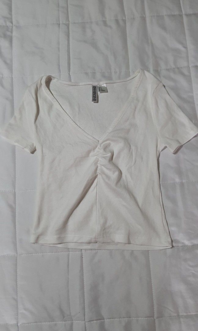 White Ribbed Crop top (Category: Shirts) located in Manila. Submitted by dan027 (Listing ID 1241038363, Image 3). Description: Bought at Zalora. Only fitted. Never worn.
