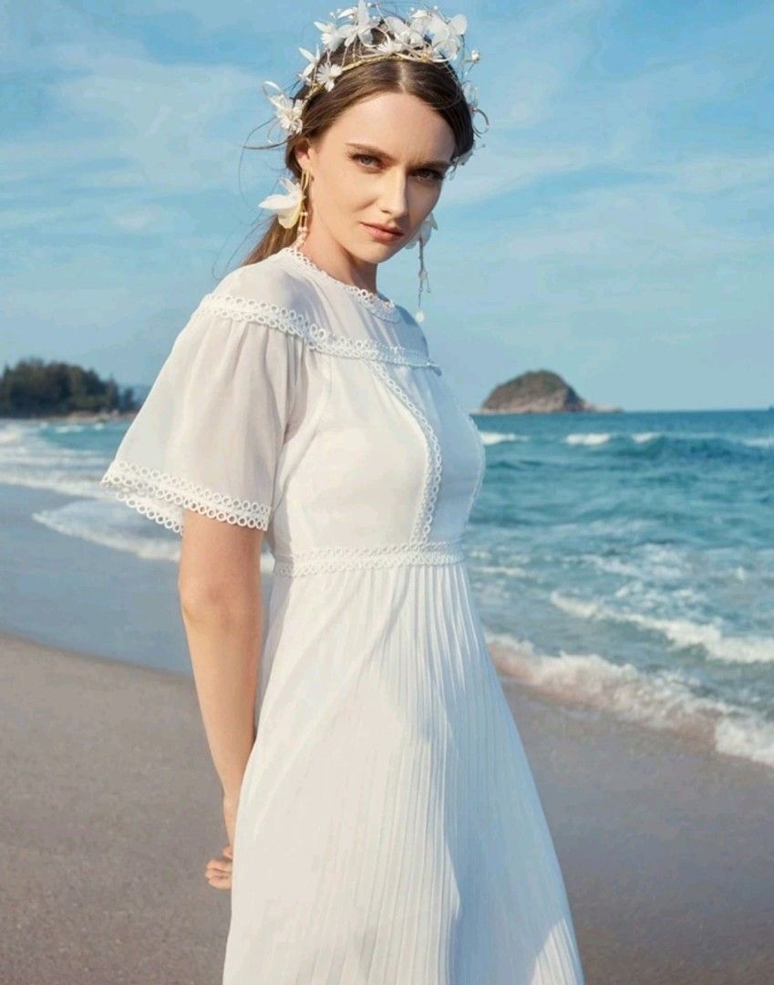 White lace best sale pleated dress