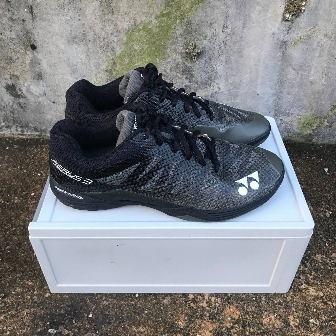 Sepatu yonex top aerus 3 black