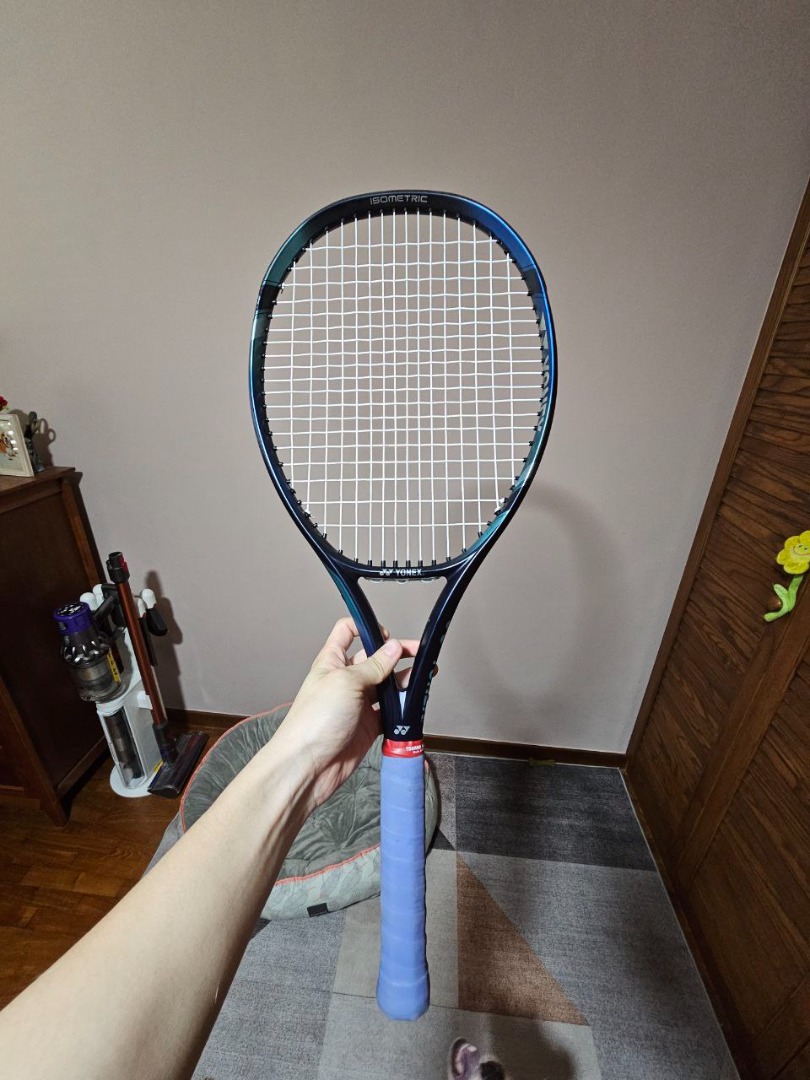 Yonex Ezone 100 2022 (Tennis Racket/Racquet), Sports Equipment, Sports ...
