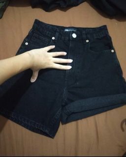 Zara Bermuda Shorts / Mom shorts