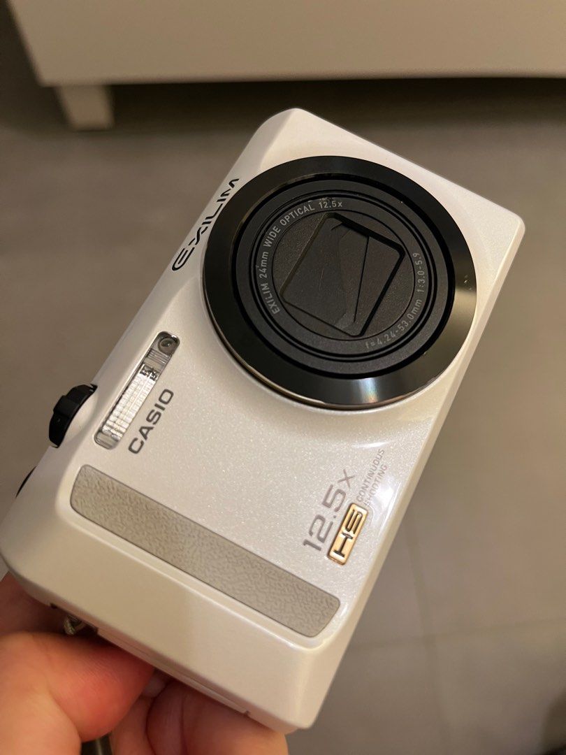 95%新Casio EX-ZR200 懷舊ccd相機, 攝影器材, 相機- Carousell
