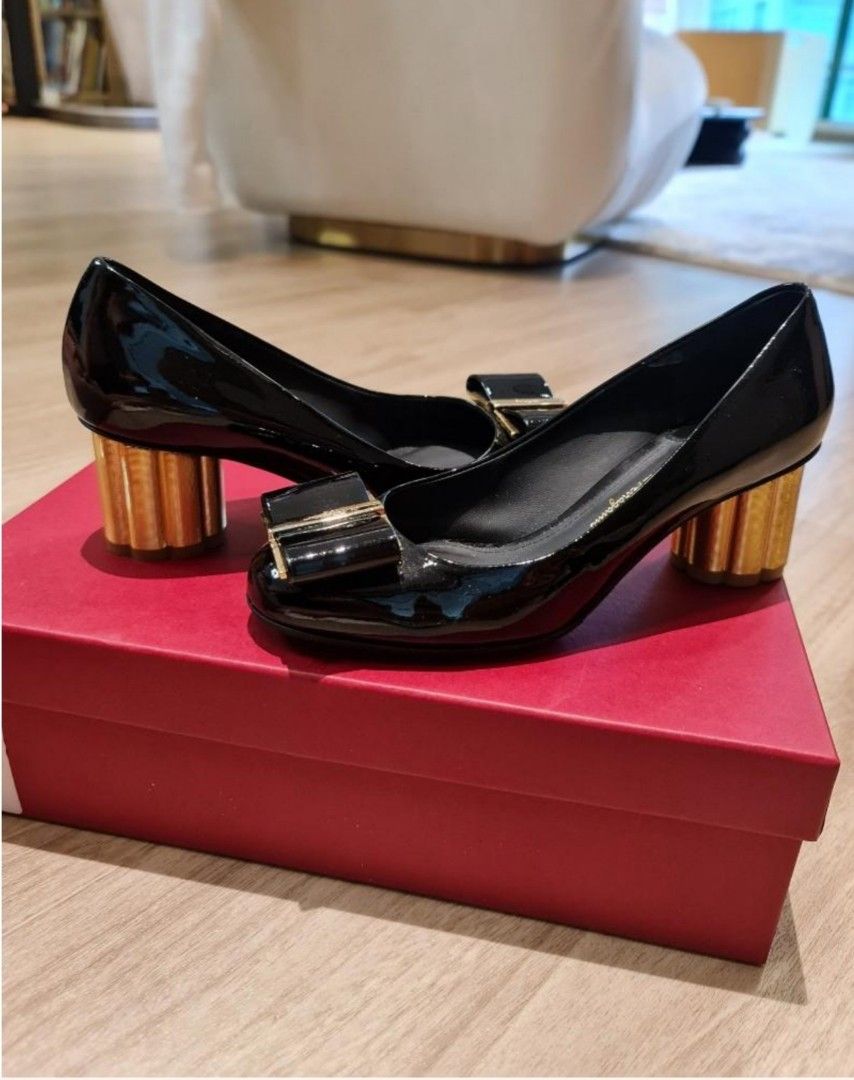 Ferragamo pumps sale hotsell