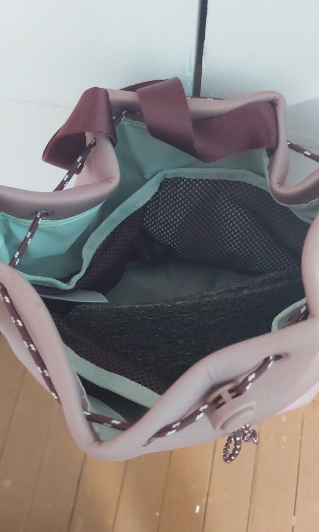 Adidas Kinchaku/Bucket Bag (Category: Cross-body Bags) located in Valenzuela. Submitted by yoshi5 (Listing ID 1241252490, Image 2). Description: -used twice only -with inside pockets * 2k original price.