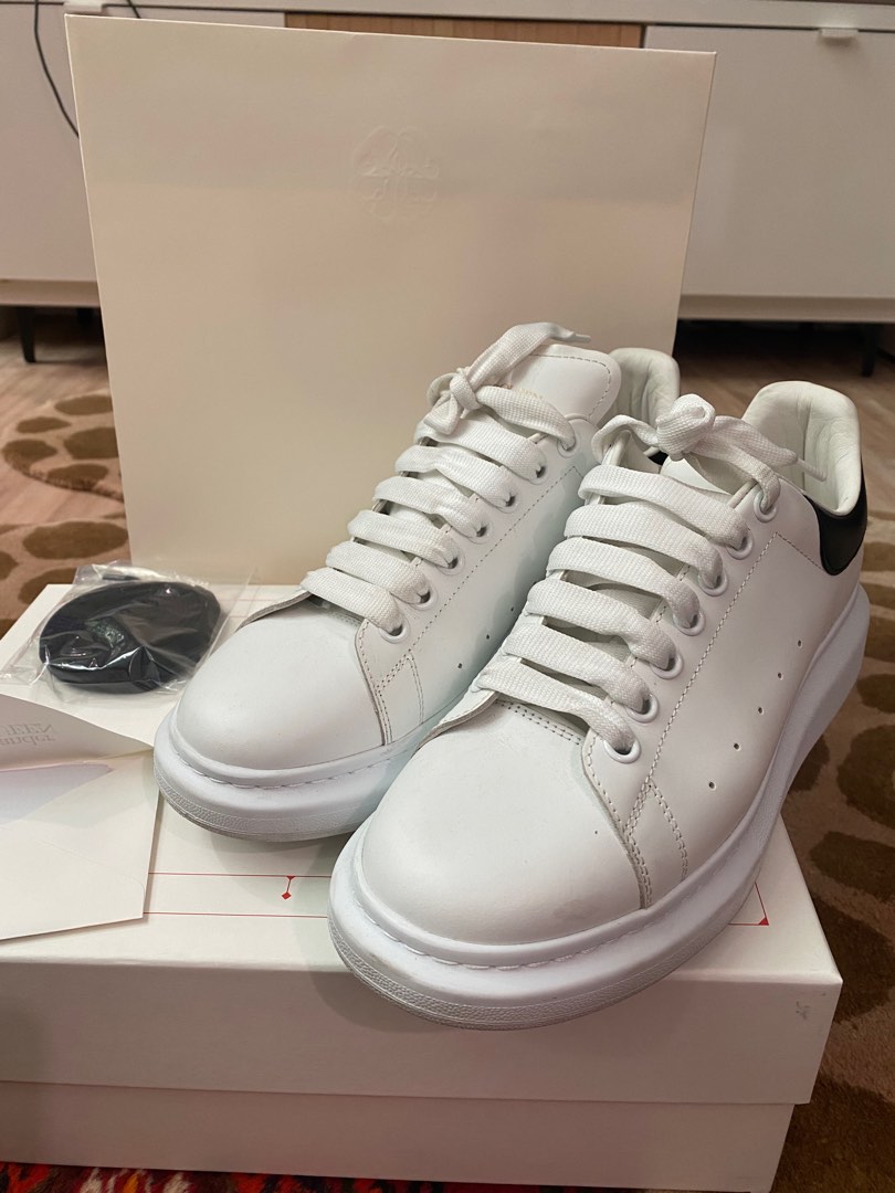 ALEXANDER McQUEEN Men s Oversized Sneaker in White black size 9