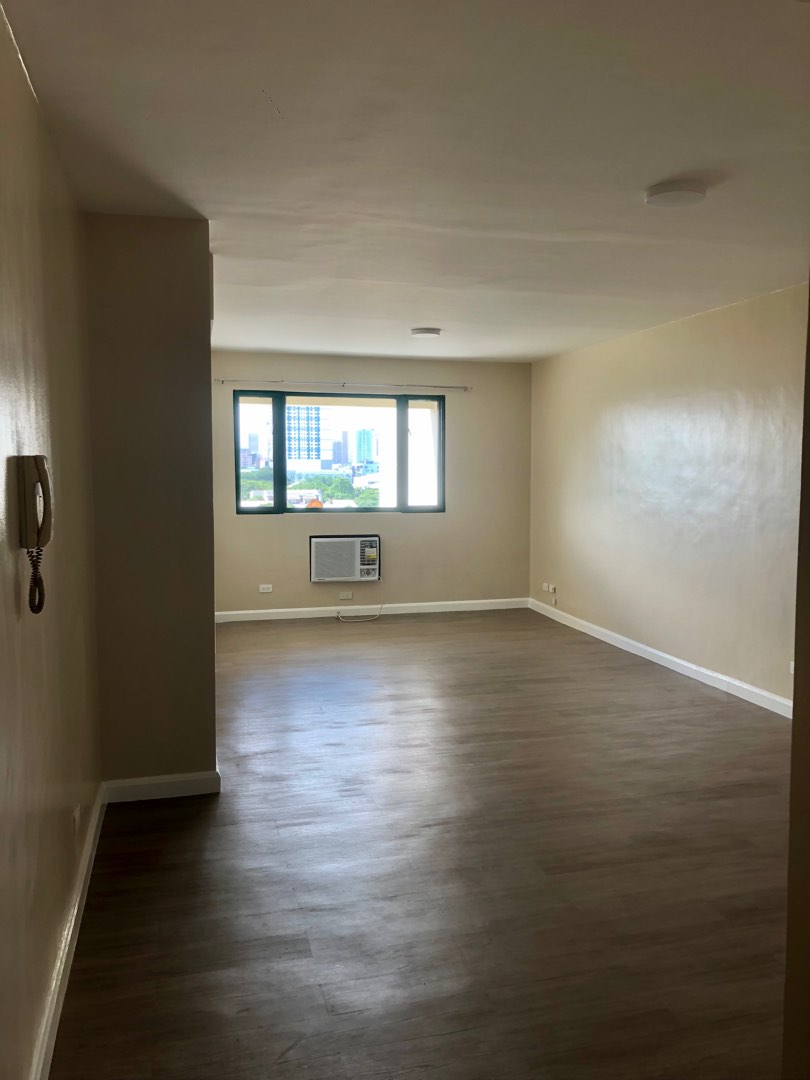 (Category: ) located in . Submitted by hang_em (Listing ID 1241263928, Image 1). Description: .