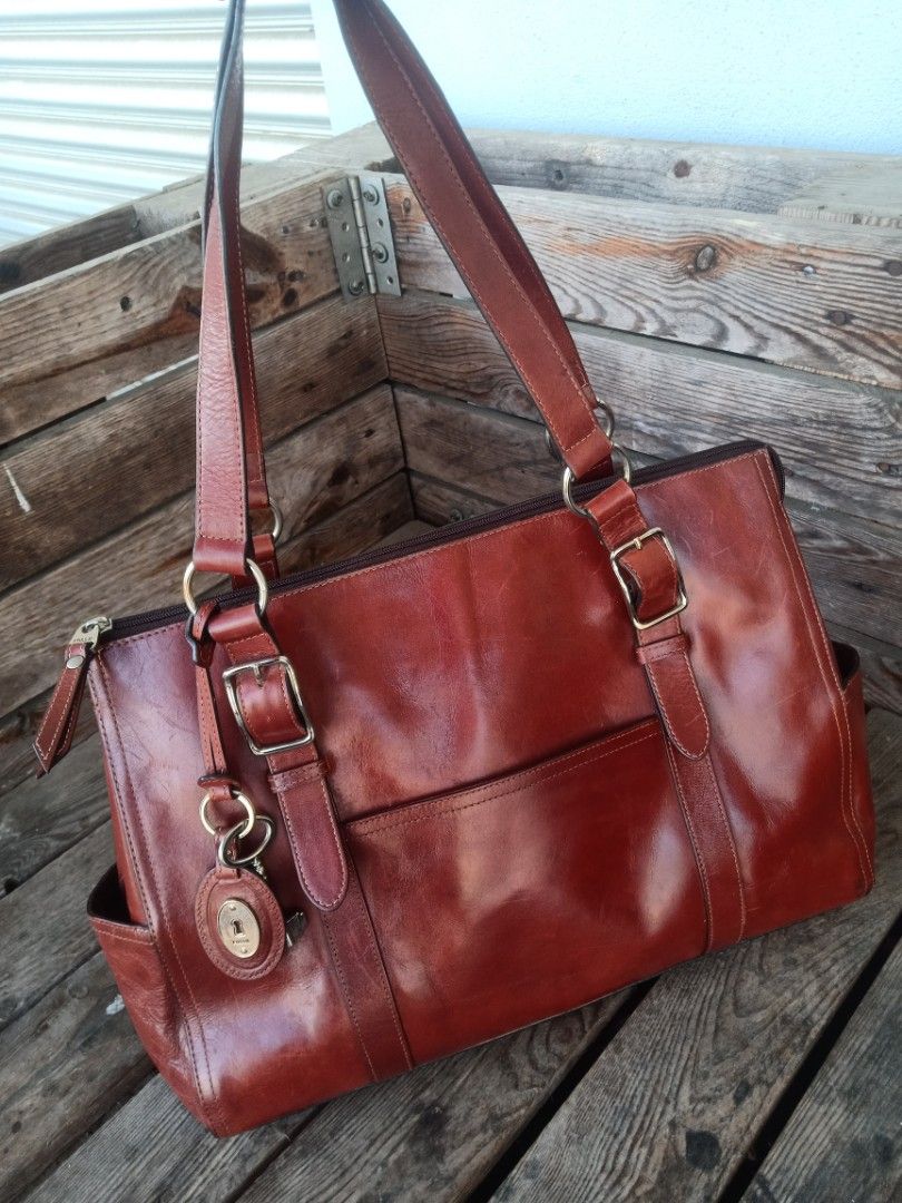 Fossil Issue # 1954 leather purse - Bags & Luggage - Alabaster, Alabama |  Facebook Marketplace | Facebook