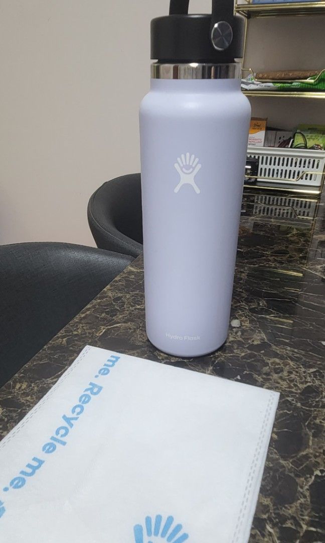 https://media.karousell.com/media/photos/products/2023/7/5/authentic_hydro_flask_40_oz_wi_1688570462_f46817e3_progressive.jpg