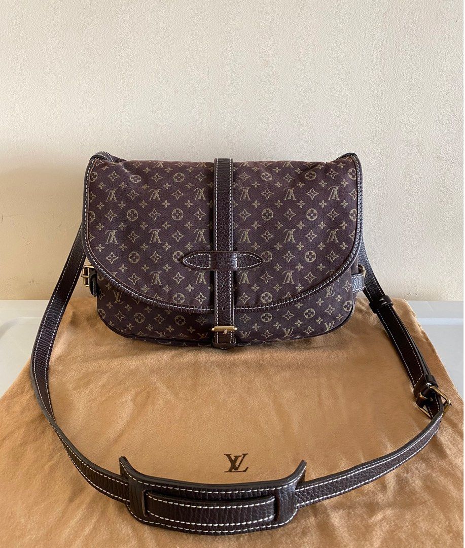 Vintage LV Saumur Messenger Bag, Women's Fashion, Bags & Wallets,  Cross-body Bags on Carousell