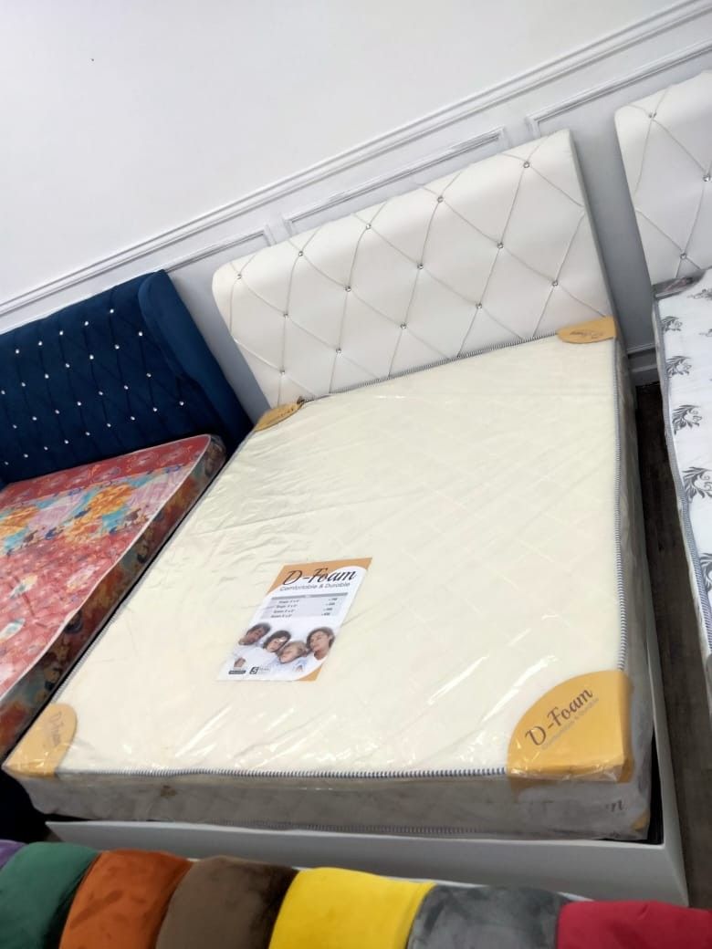 Bedframe (Category: Bed Frames & Mattresses) located in Kuala Lumpur. Submitted by silverfish_a05e1f (Listing ID 1241199473, Image 3). Description: Divan queen saiz deret kilang meterial pvc,velvet ,cotton penghataran Ada cas mengikut kwasan sampai barang baru.