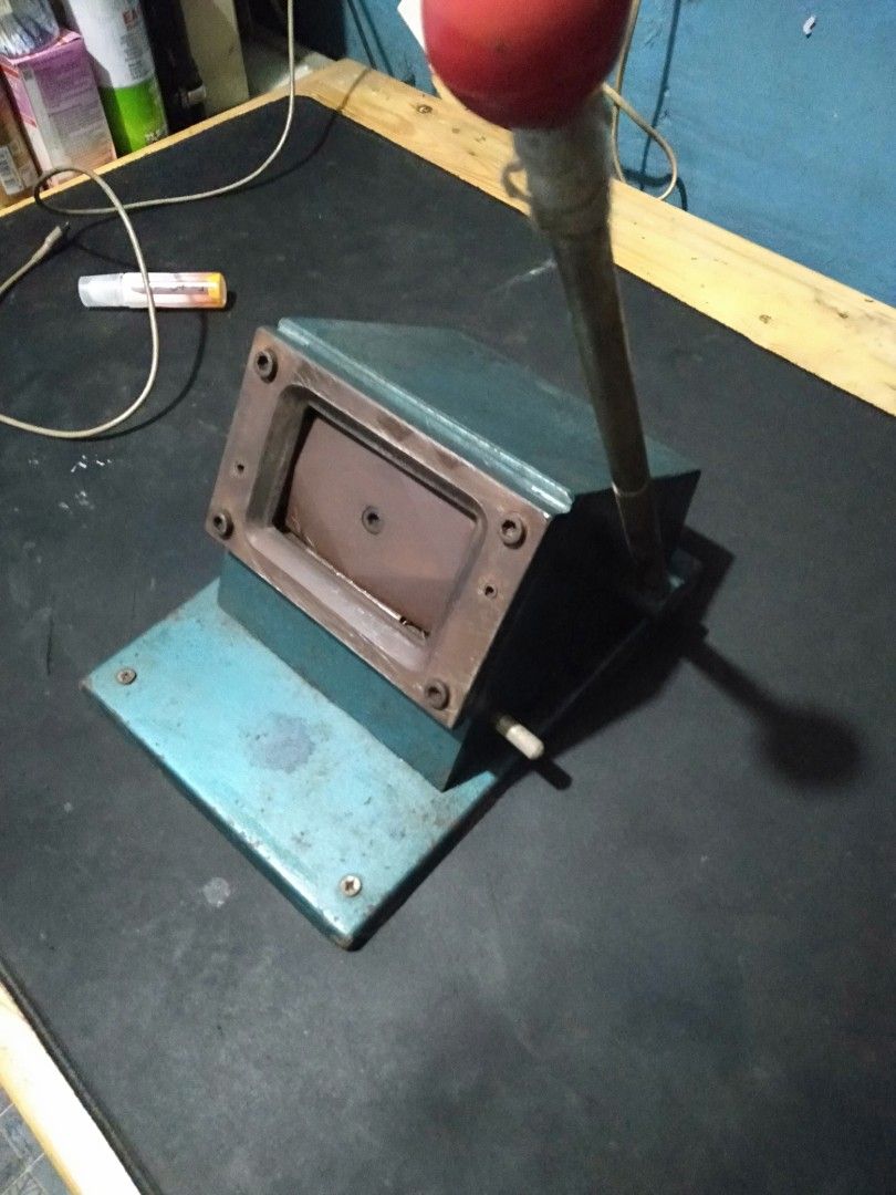 Borongan alat plong id card + Staples besar on Carousell