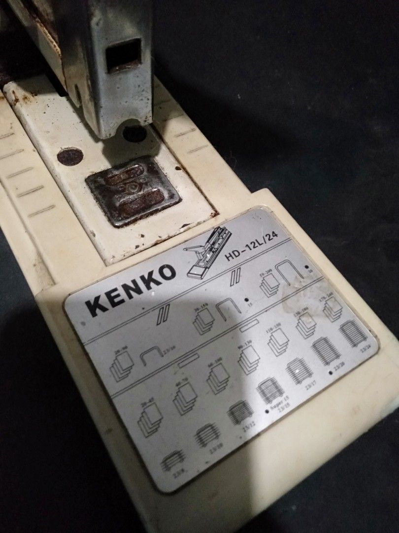 Borongan alat plong id card + Staples besar on Carousell