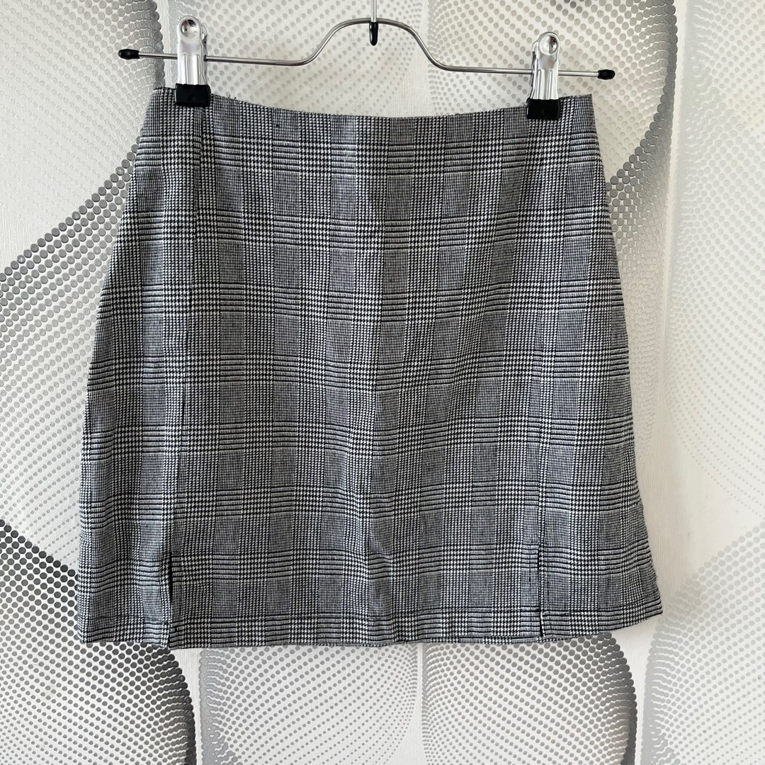 Brandy melville plaid skirt Women s Fashion Bottoms Skirts on